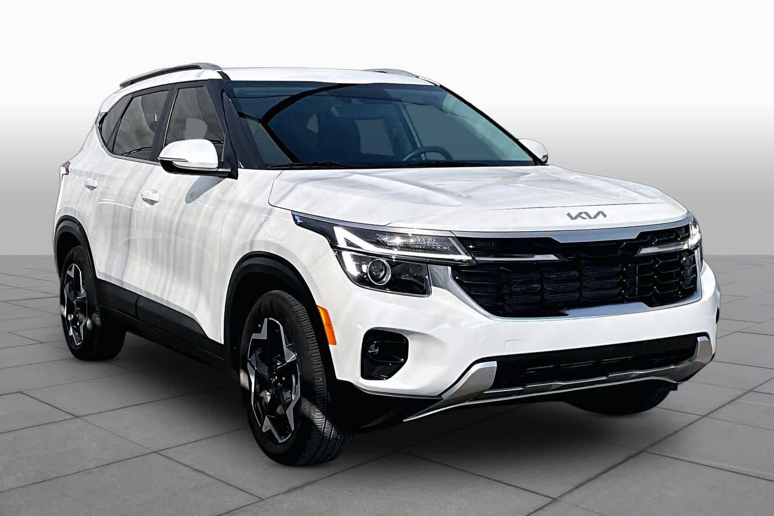 Used 2026 Snow White Pearl Kia EX image 3