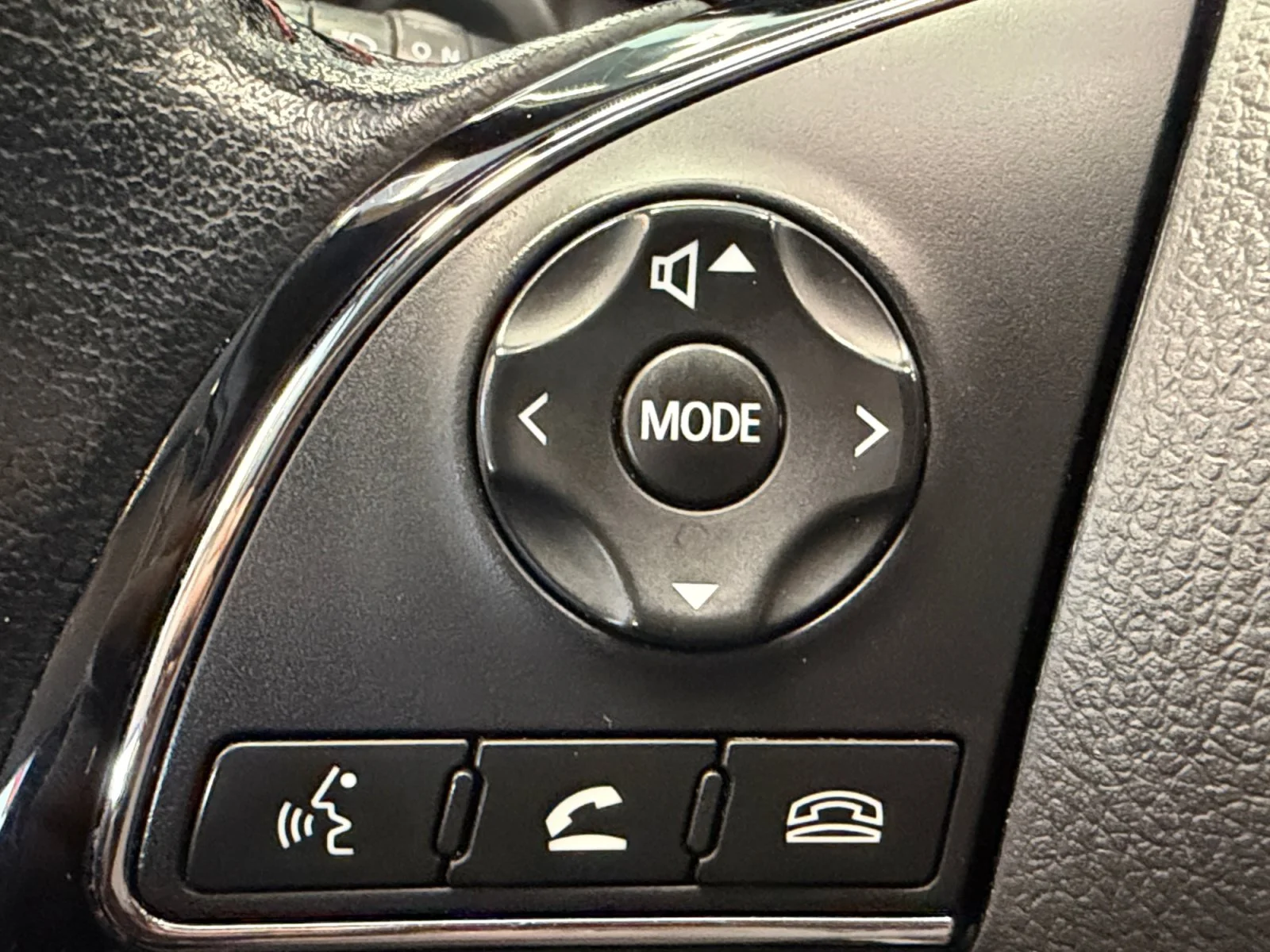 Used 2021 Octane Blue Metallic Mitsubishi LE image 18