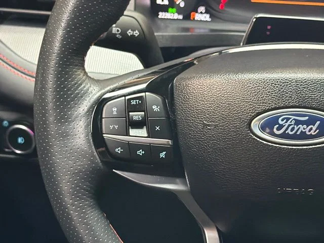Used 2025 Agate Black Metallic Ford ST-Line image 21