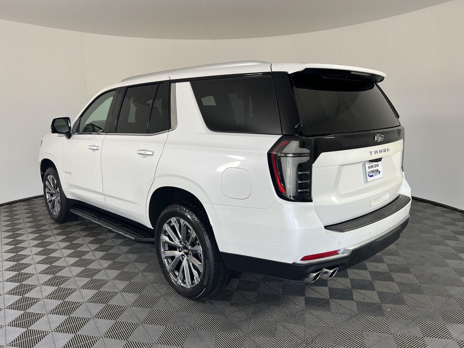 Used 2025 Iridescent Pearl Tricoat Chevrolet High Country image 33