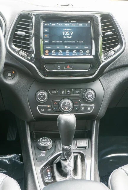 Used 2019 White Jeep Limited image 15