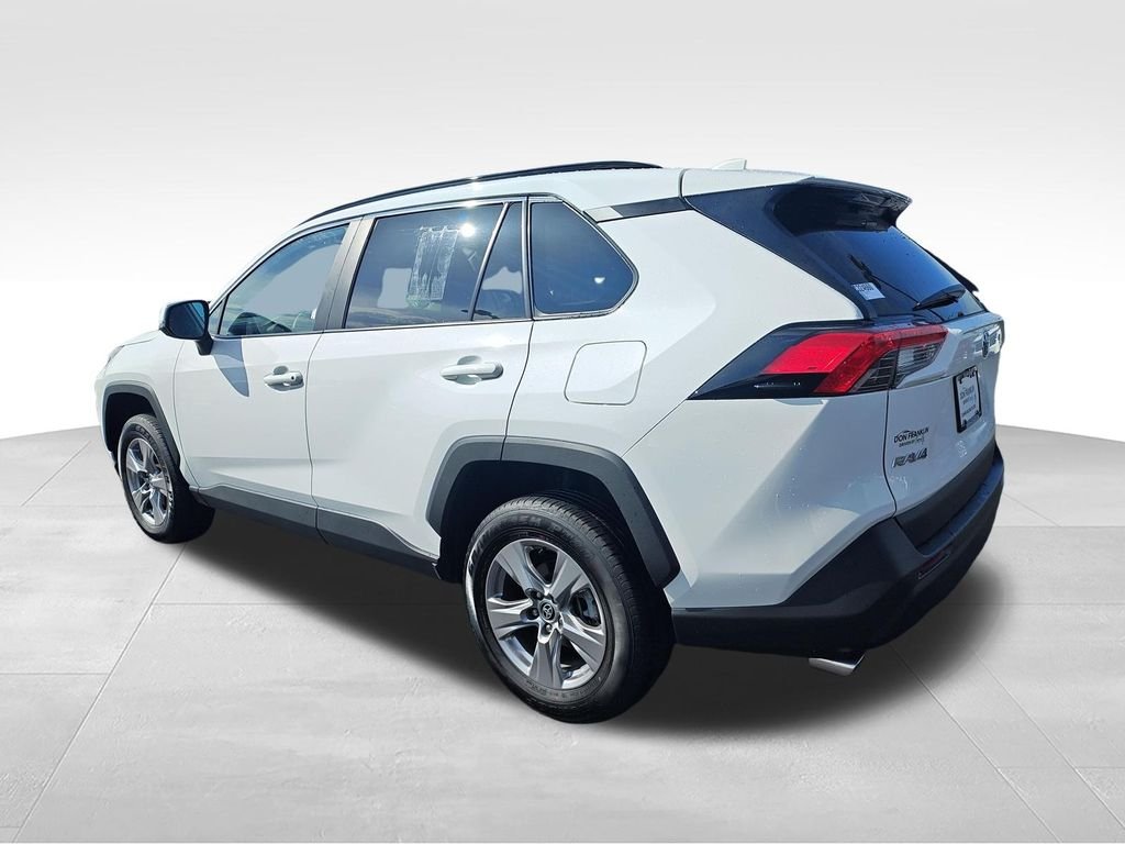 Used 2025 White Toyota XLE image 3