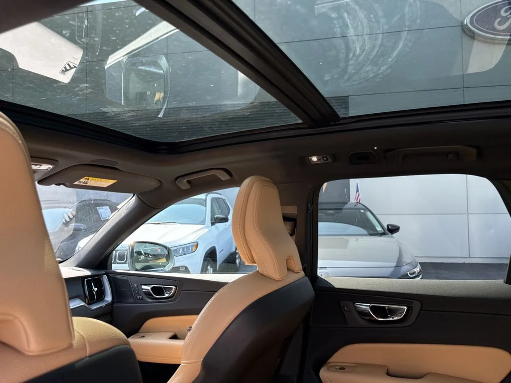 Used 2019 Gray Volvo T6 Momentum image 16