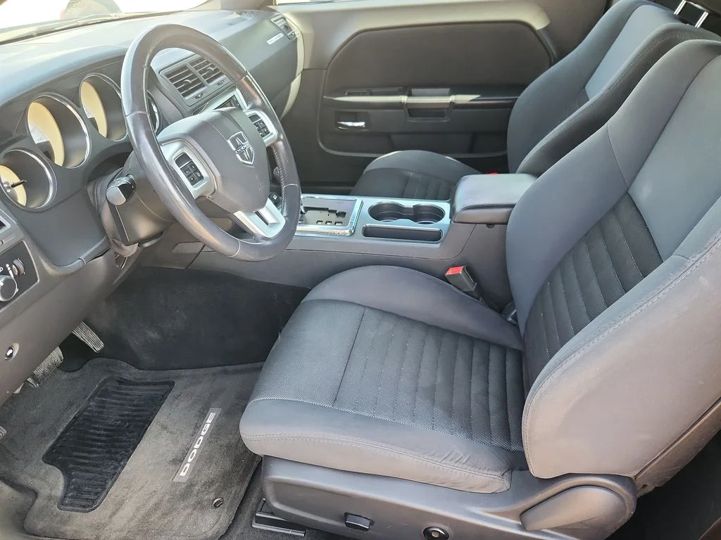 Used 2014 Black Dodge SXT image 7