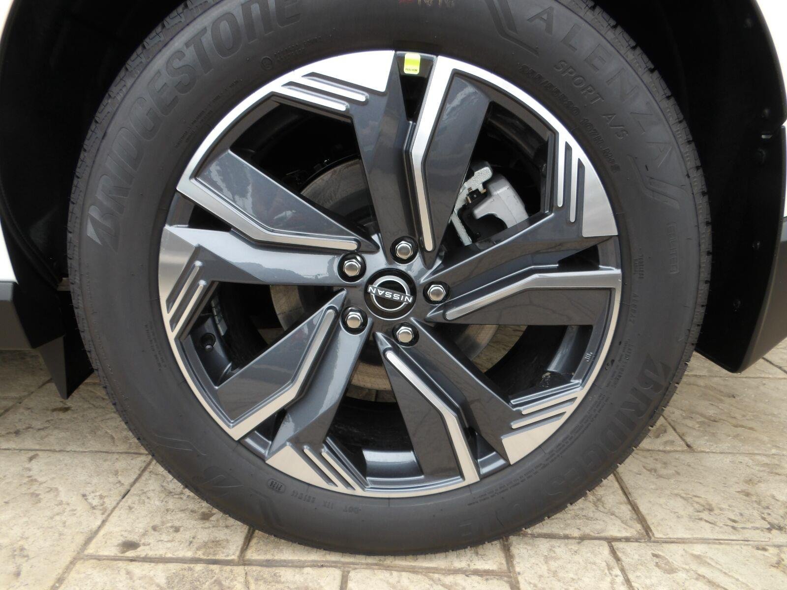 New 2026 Everest White Pearl TriCoat Nissan SL image 12