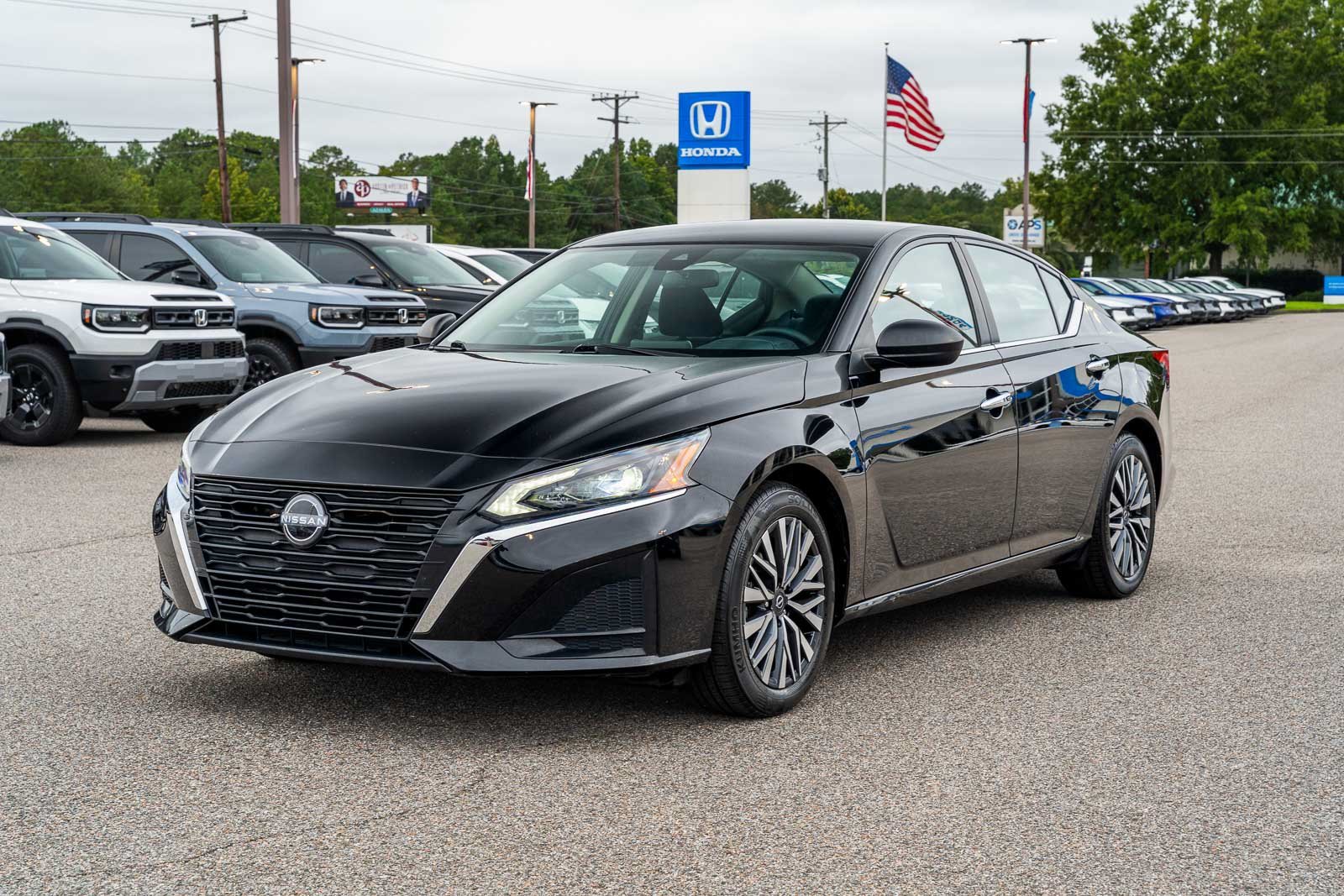 Used 2025 Black Nissan 2.5 SV image 2