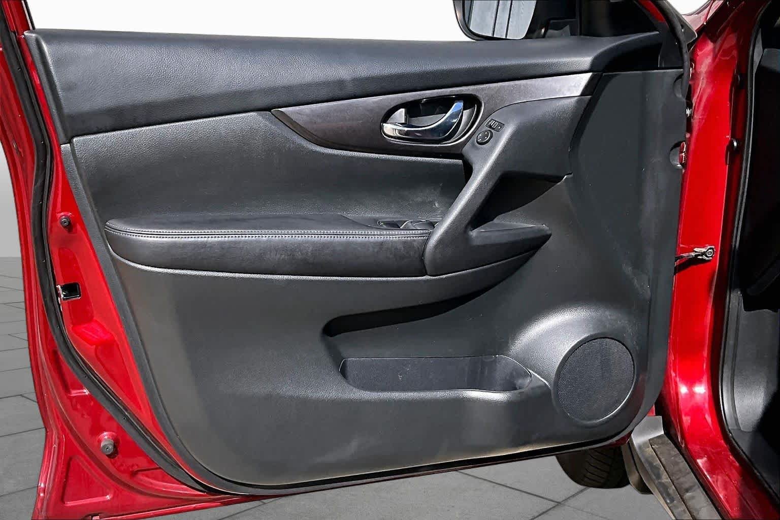 Used 2019 Scarlet Ember Tintcoat Nissan SV image 20