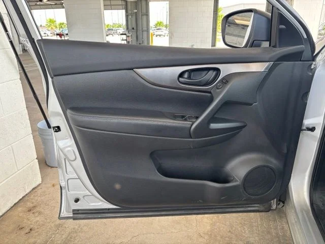 Used 2020 Silver Nissan S image 14