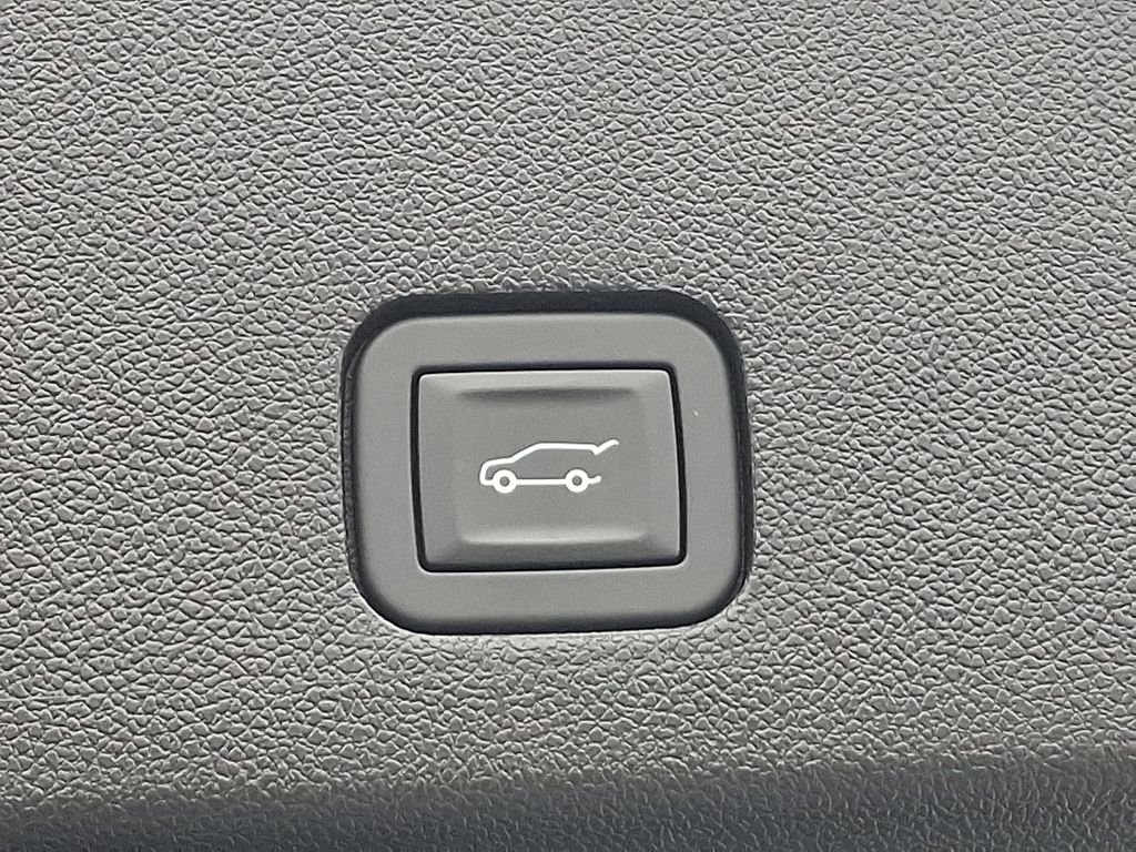 Certified Used 2025 Stellar Black Metallic Cadillac Premium Luxury image 34