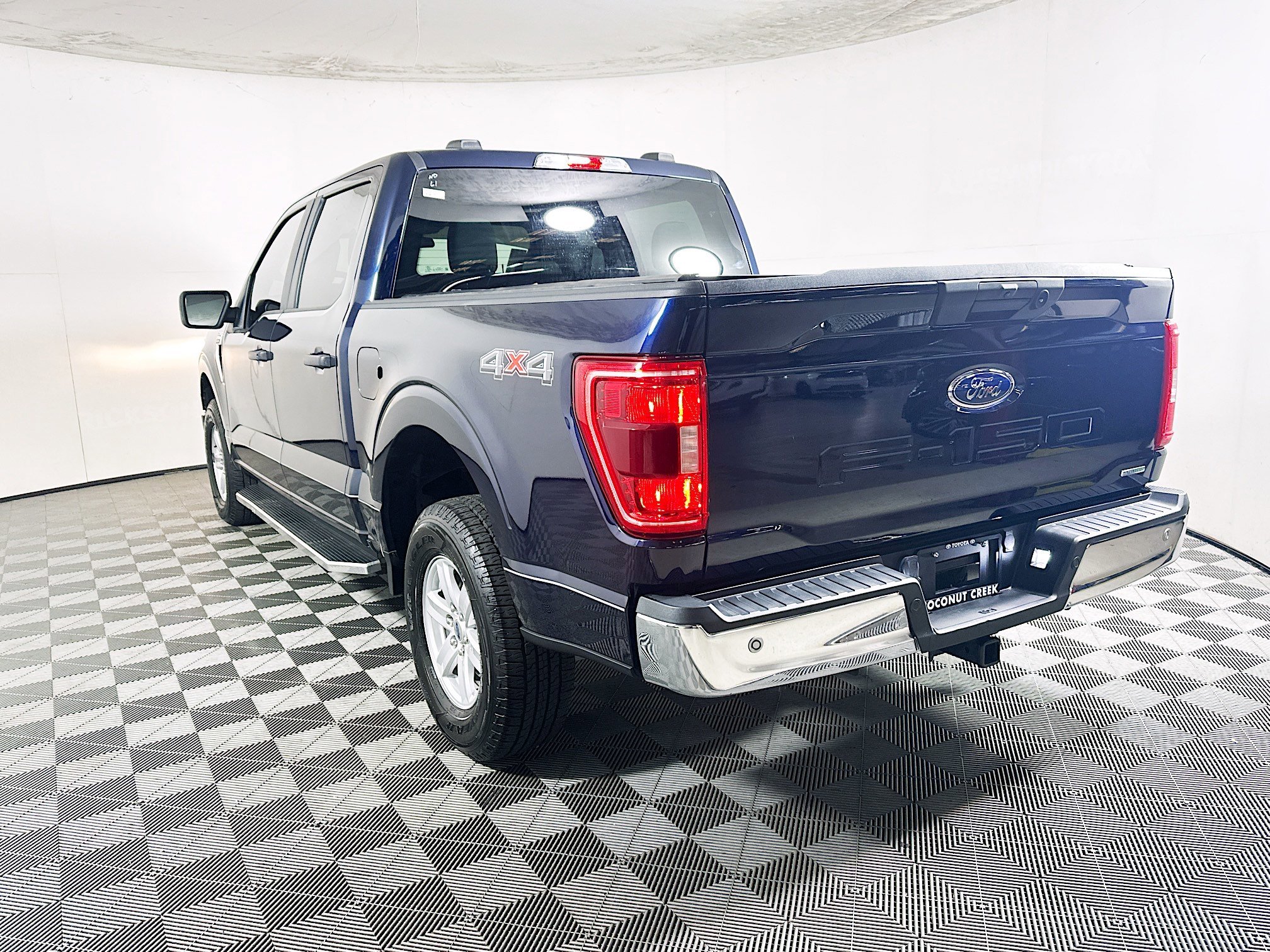 Used 2022 Blue Metallic Ford XLT image 5