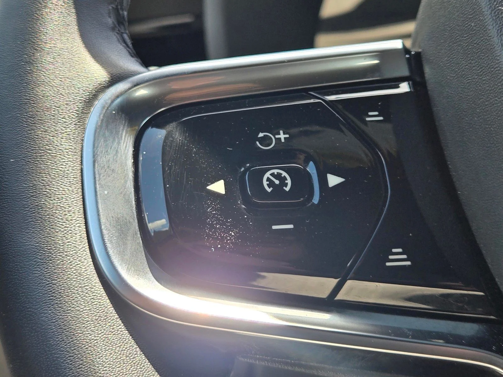 Used 2024 White Polestar Long Range Dual Motor image 23