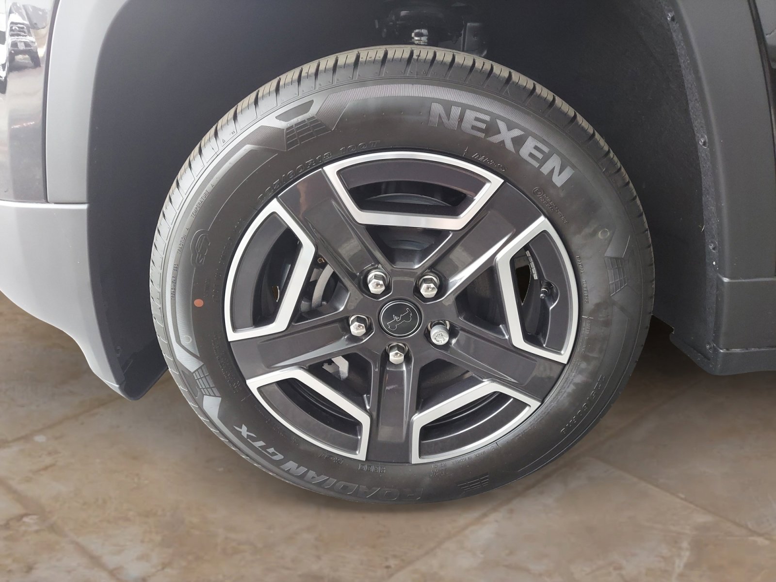 New 2026 Diamond Black Crystal Pearlcoat Jeep Limited image 30