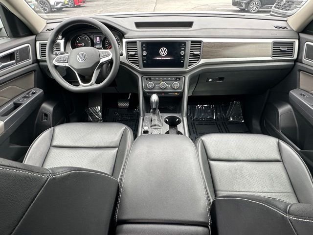 Used 2021 White Volkswagen 3.6L V6 SE w/Technology image 28