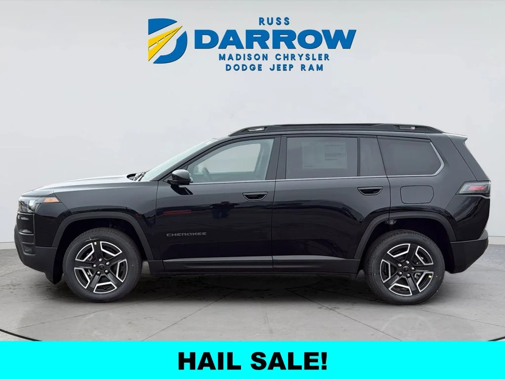 New 2026 Diamond Black Crystal Pearl-Coat Exterior Paint Jeep Laredo image 2