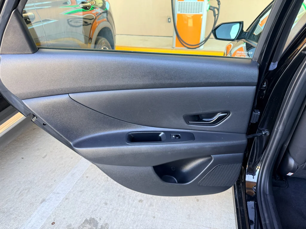Used 2025 Abyss Black Hyundai SEL Sport image 21