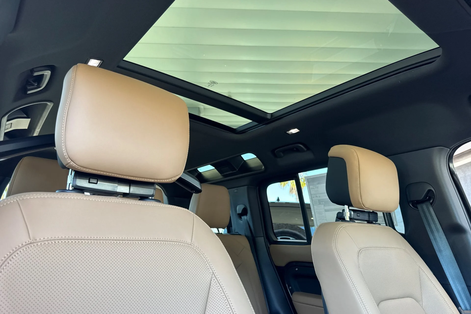 New 2026 Carpathian Grey Land Rover X-Dynamic SE image 19