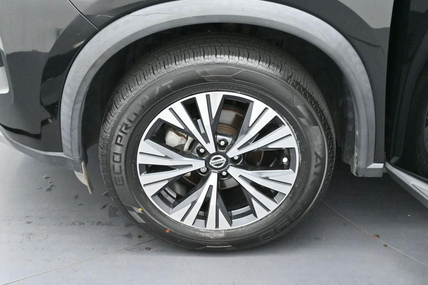 Used 2021 Super Black Nissan SV image 31