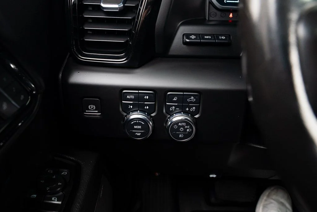 Used 2022 White GMC AT4X image 13