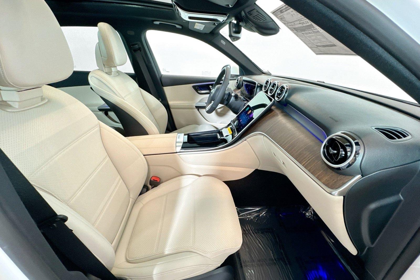 New 2026 Polar White Mercedes-Benz GLC 300 image 26