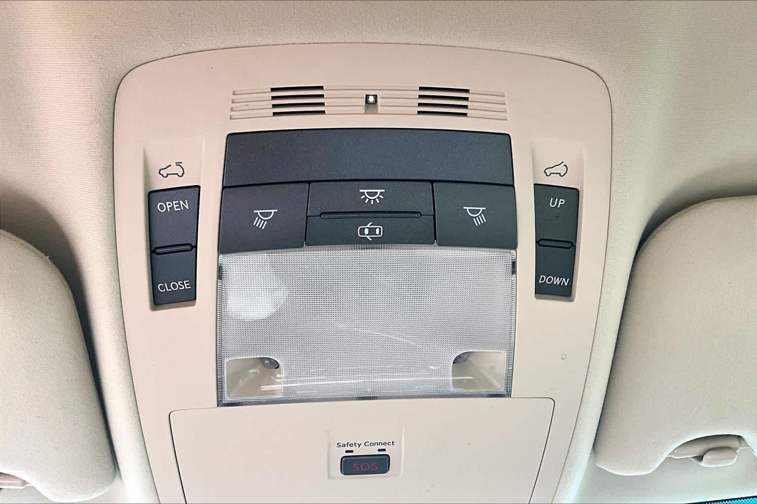 Used 2015 Claret Mica Lexus  image 35