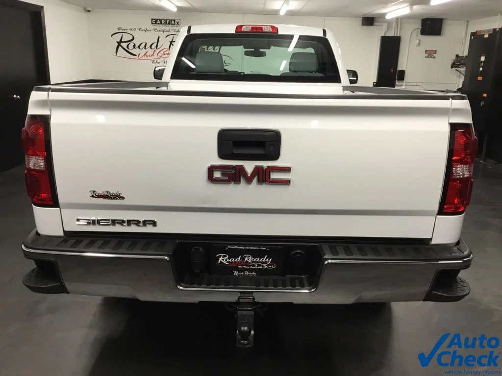 Used 2018 White GMC Base image 9