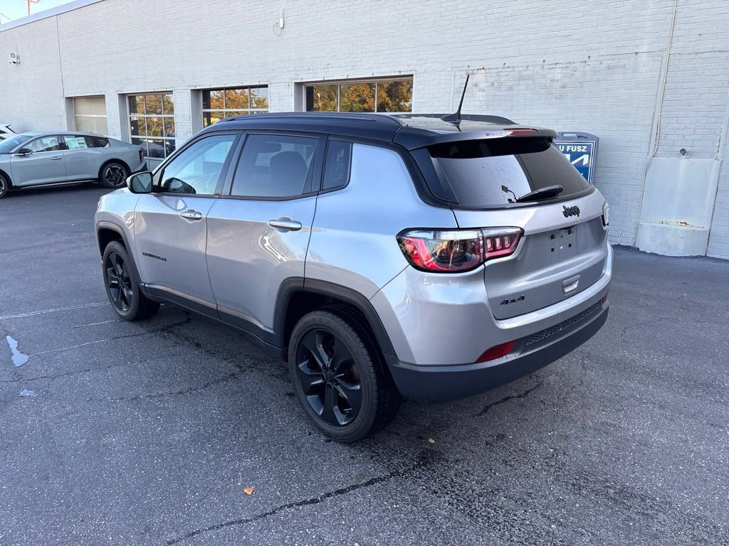Used 2021 Billet Silver Metallic Clearcoat Jeep Latitude image 7