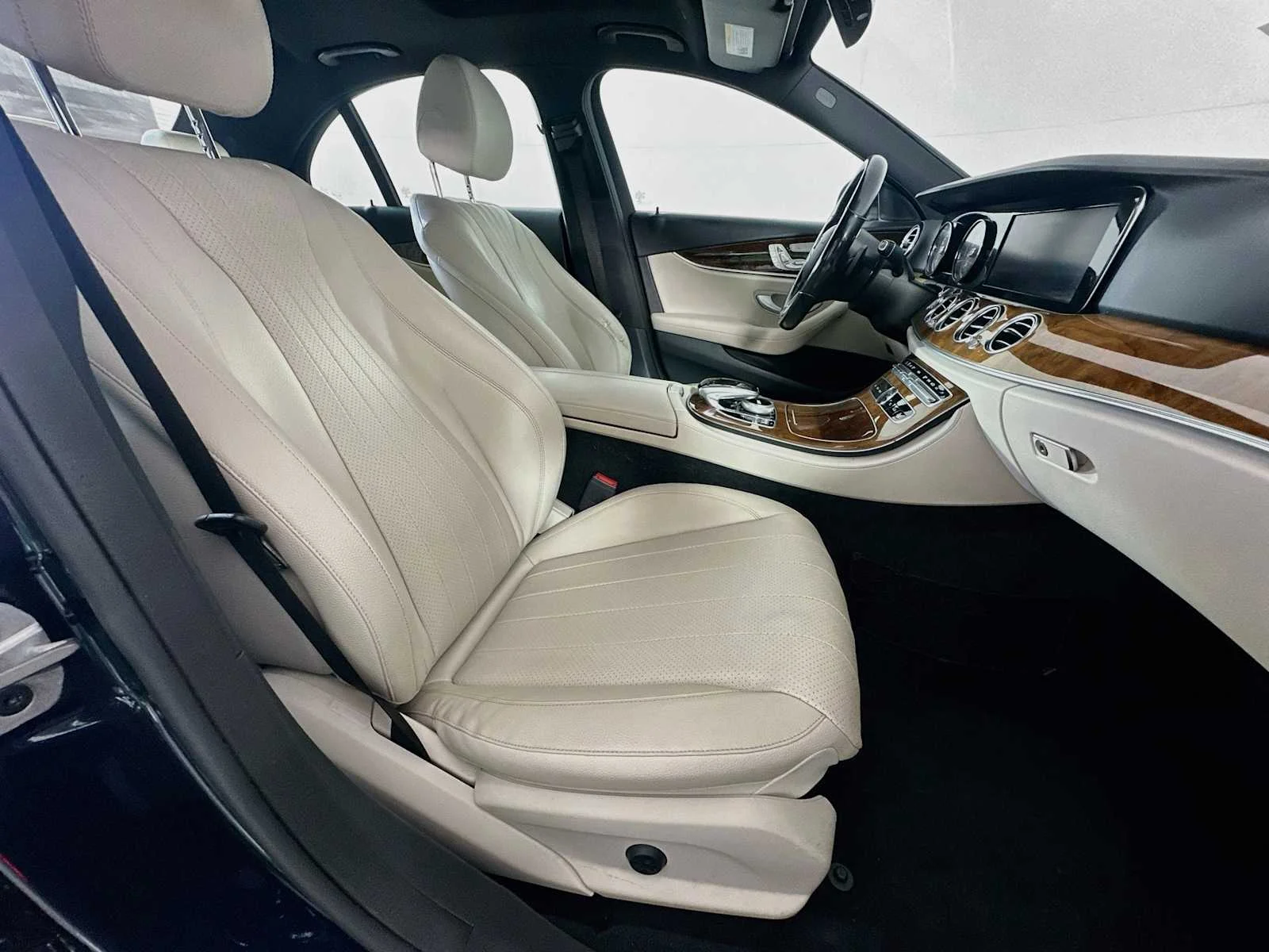 Used 2019 Lunar Blue Metallic Mercedes-Benz E 300 image 28
