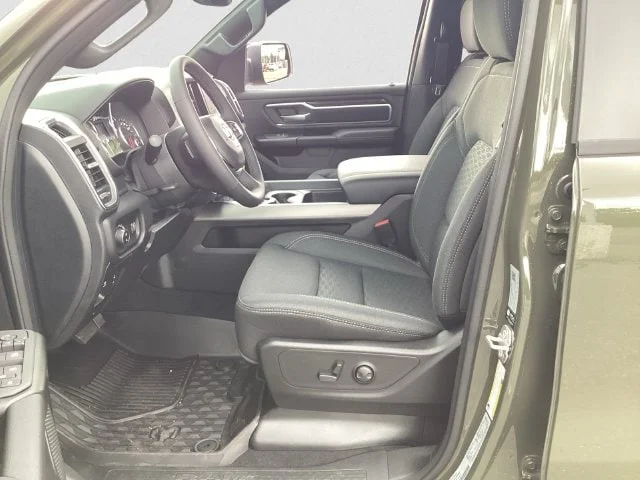 New 2026 Tank Ram BIG HORN CREW CAB 4X4 5