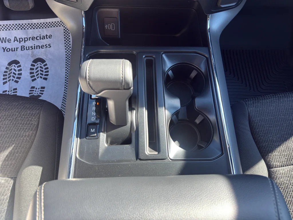 Used 2025 Oxford White Ford XLT image 22