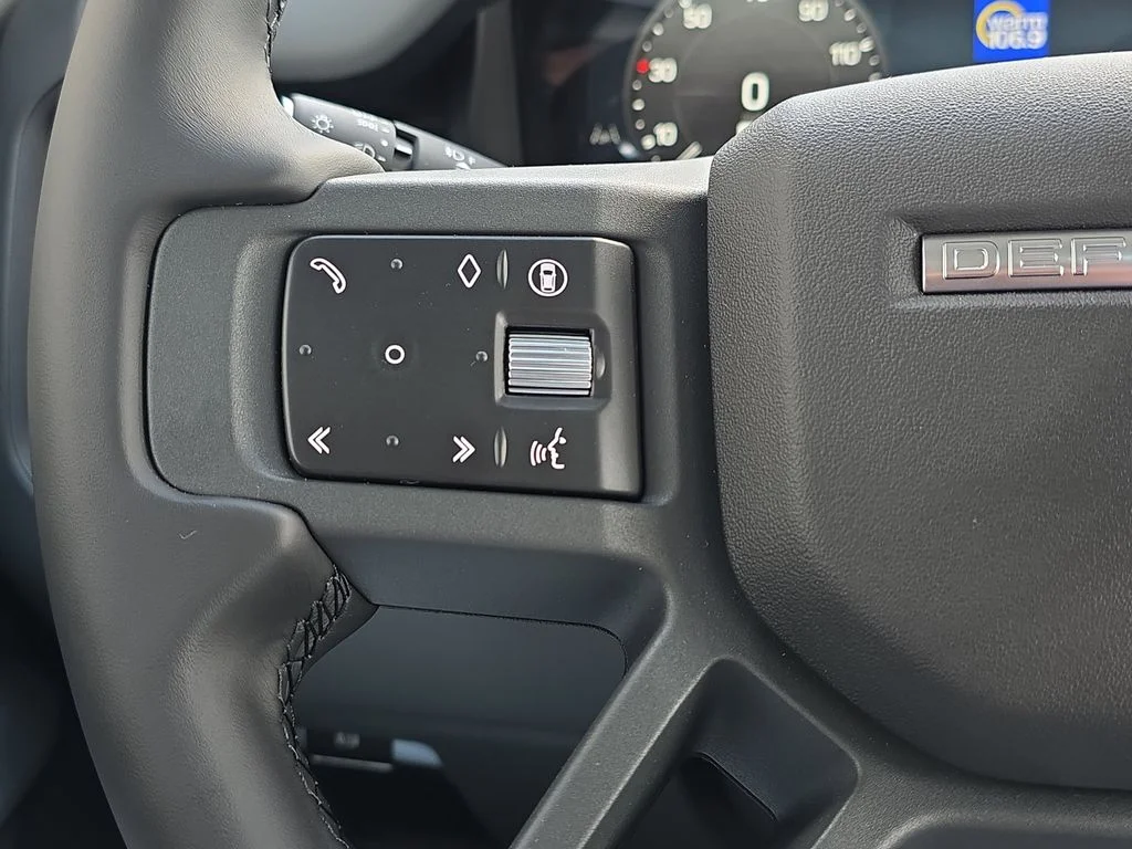 New 2026 Woolstone Green LAND ROVER X-Dynamic SE image 17