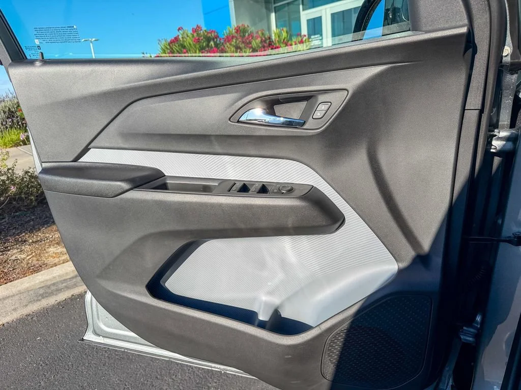 New 2027 Sterling Grey Metallic Chevrolet LT image 11