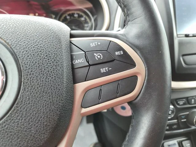 Used 2017 Silver Jeep Latitude image 21