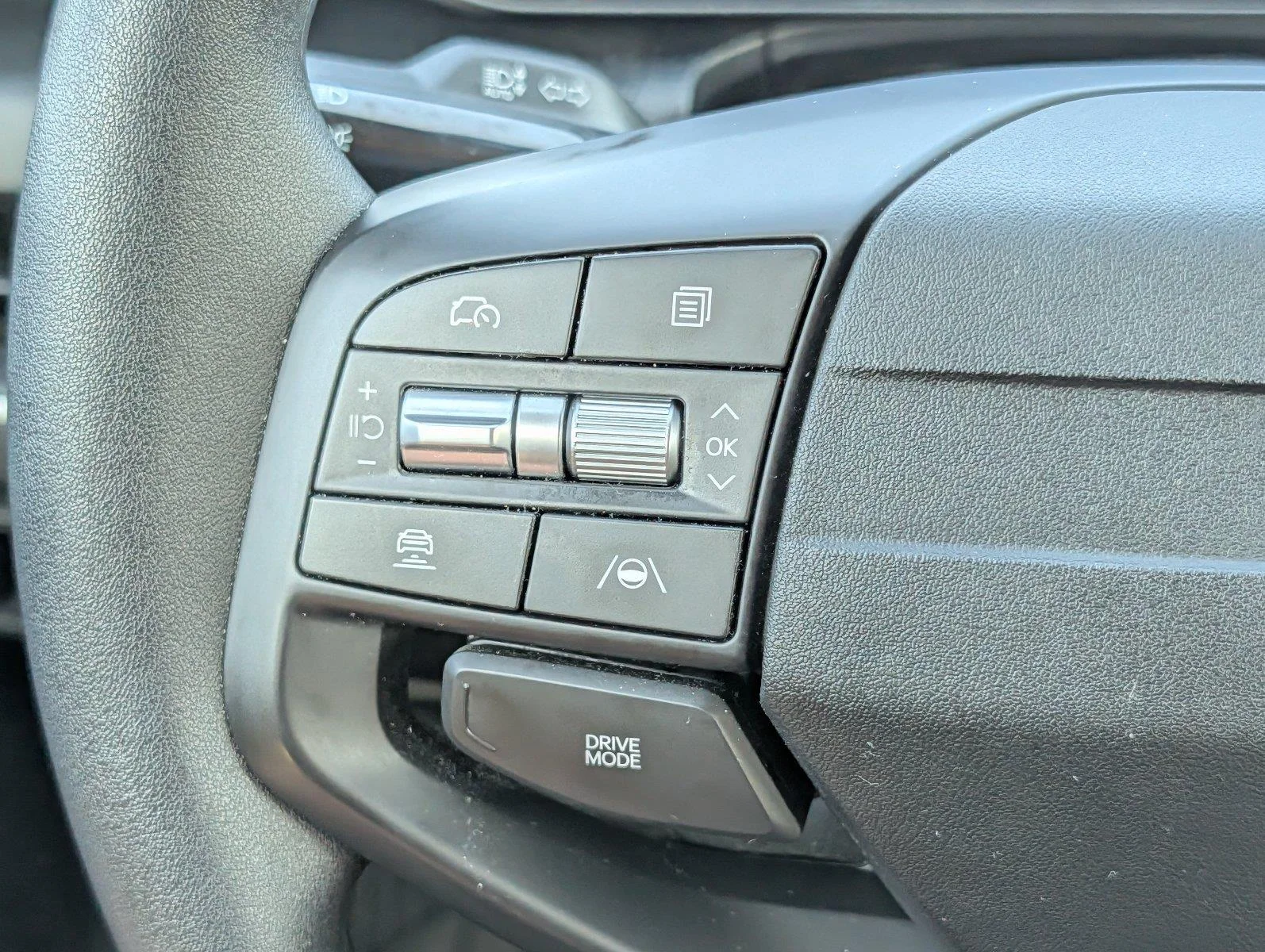 Used 2025 Morning Haze Kia LXS image 24