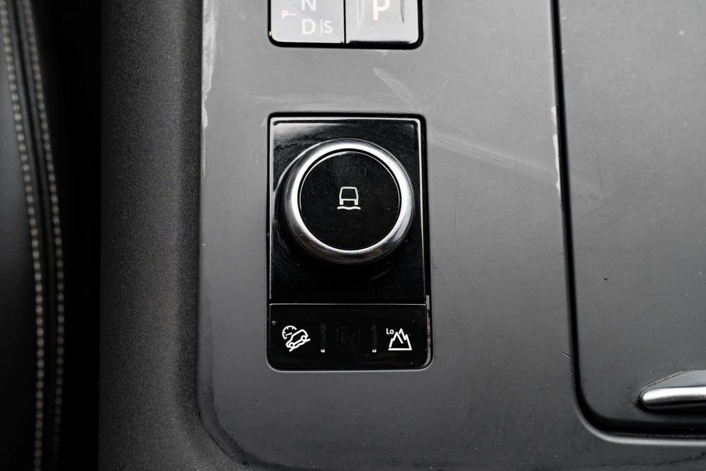 Used 2021 Black Land Rover S R-Dynamic image 21