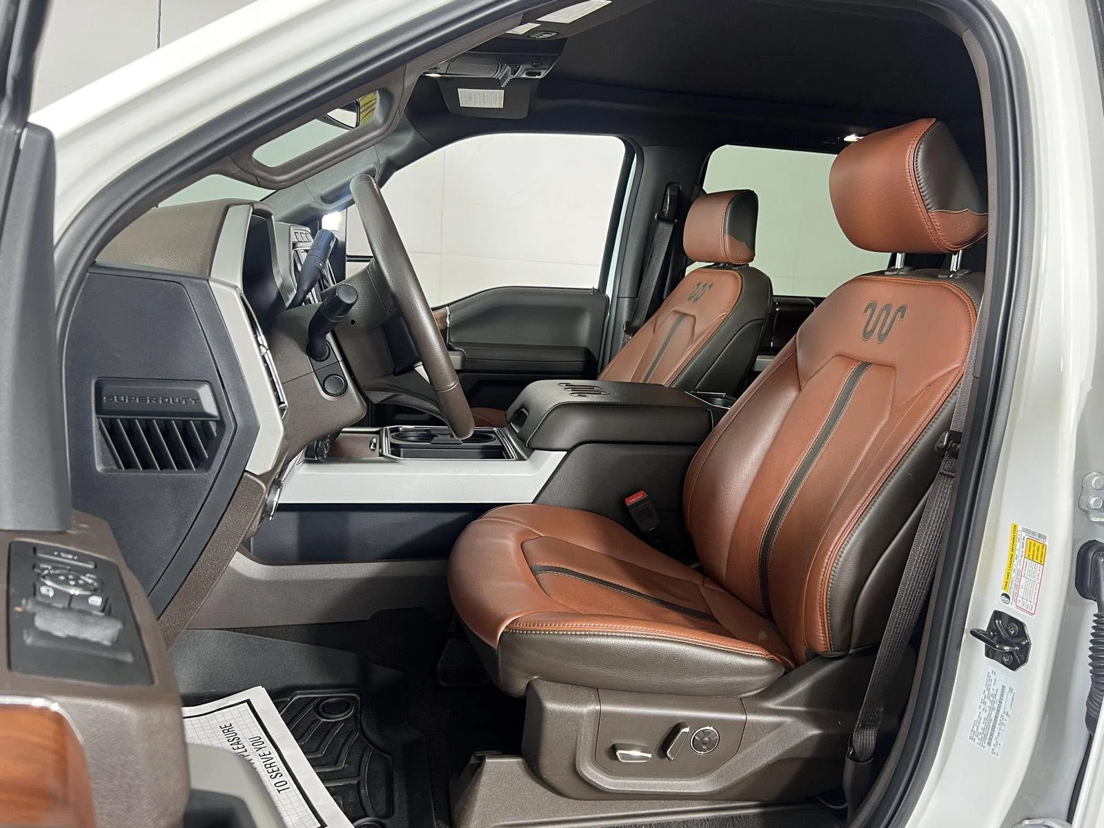 Used 2022 Wh Ford XL image 16