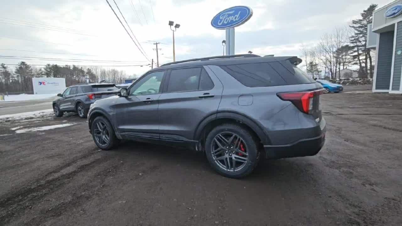 New 2026 Carbonized Gray Metallic Ford ST-Line image 6