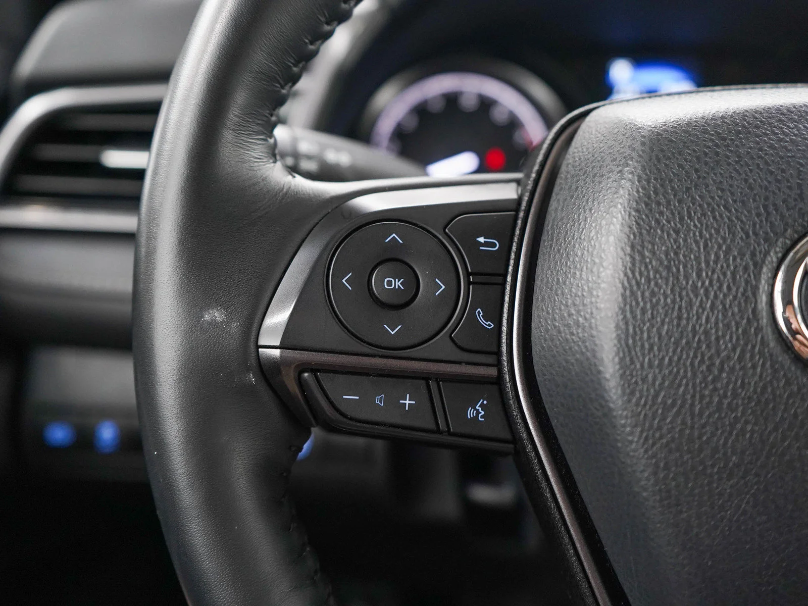 Used 2024  Toyota  image 23