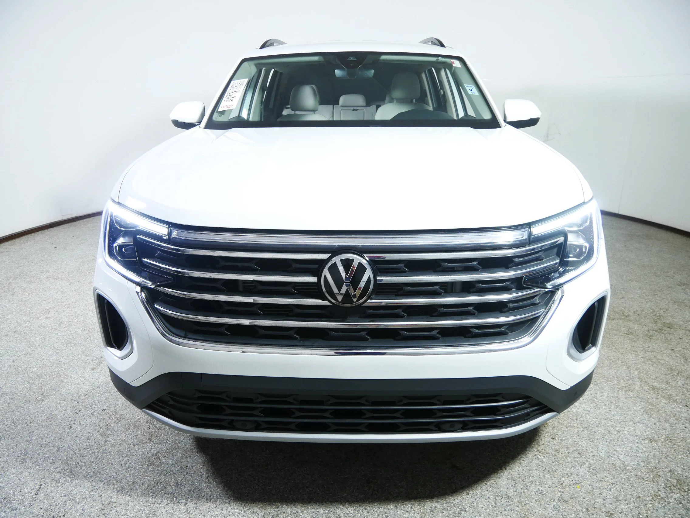 Used 2025 Pure White Volkswagen 2.0T SE image 2