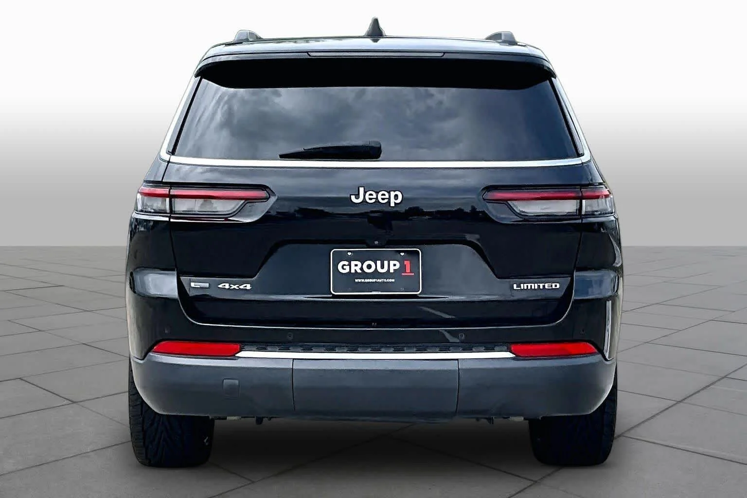 Used 2021 Diamond Black Crystal Pearlcoat Jeep Limited image 5