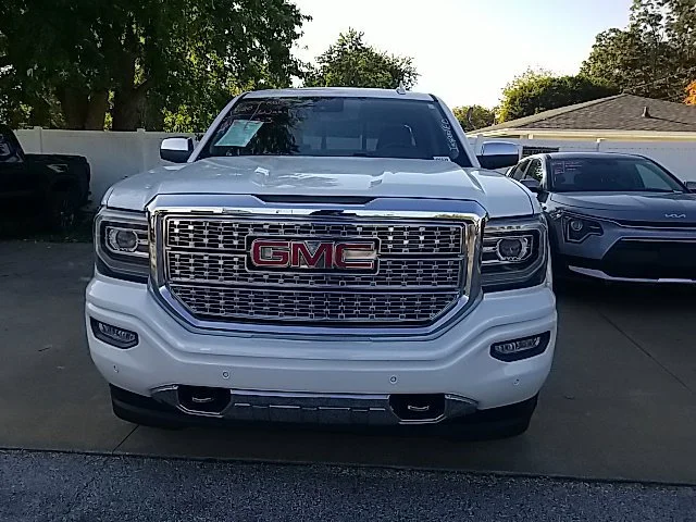 Used 2018 WHITE FROST TRICOAT GMC Denali image 10