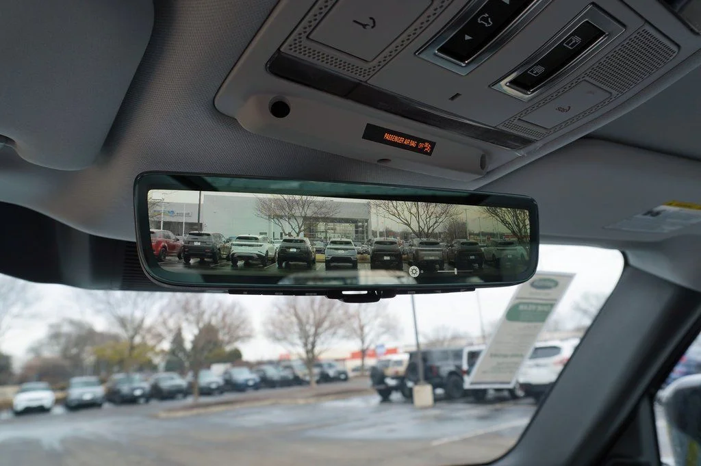 Certified Used 2026 White Land Rover X-Dynamic SE image 21