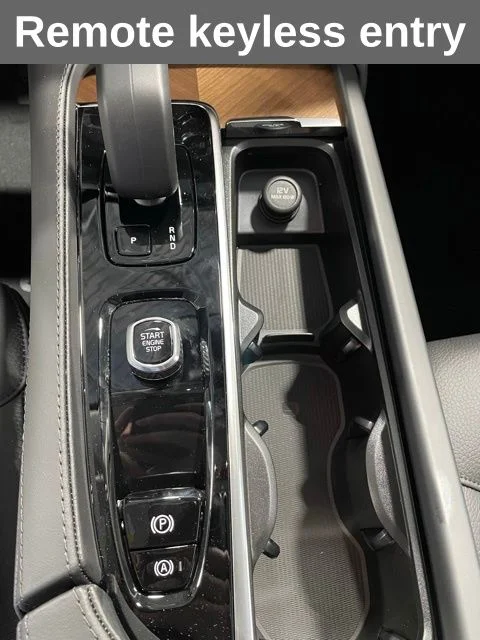 2025 Volvo XC90 Plus - Photo 18