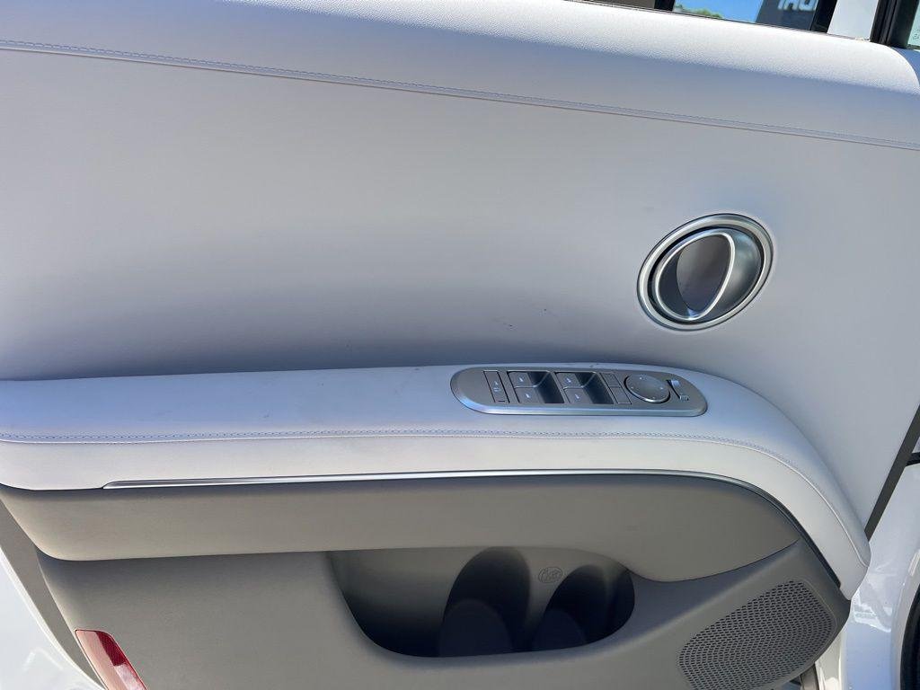 New 2026 White Hyundai SE AWD image 13