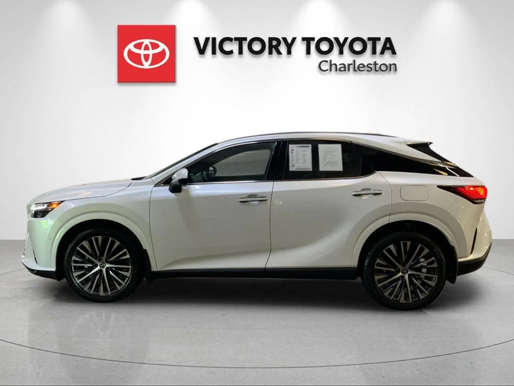 Used 2023 White Lexus 350 Premium Plus image 2