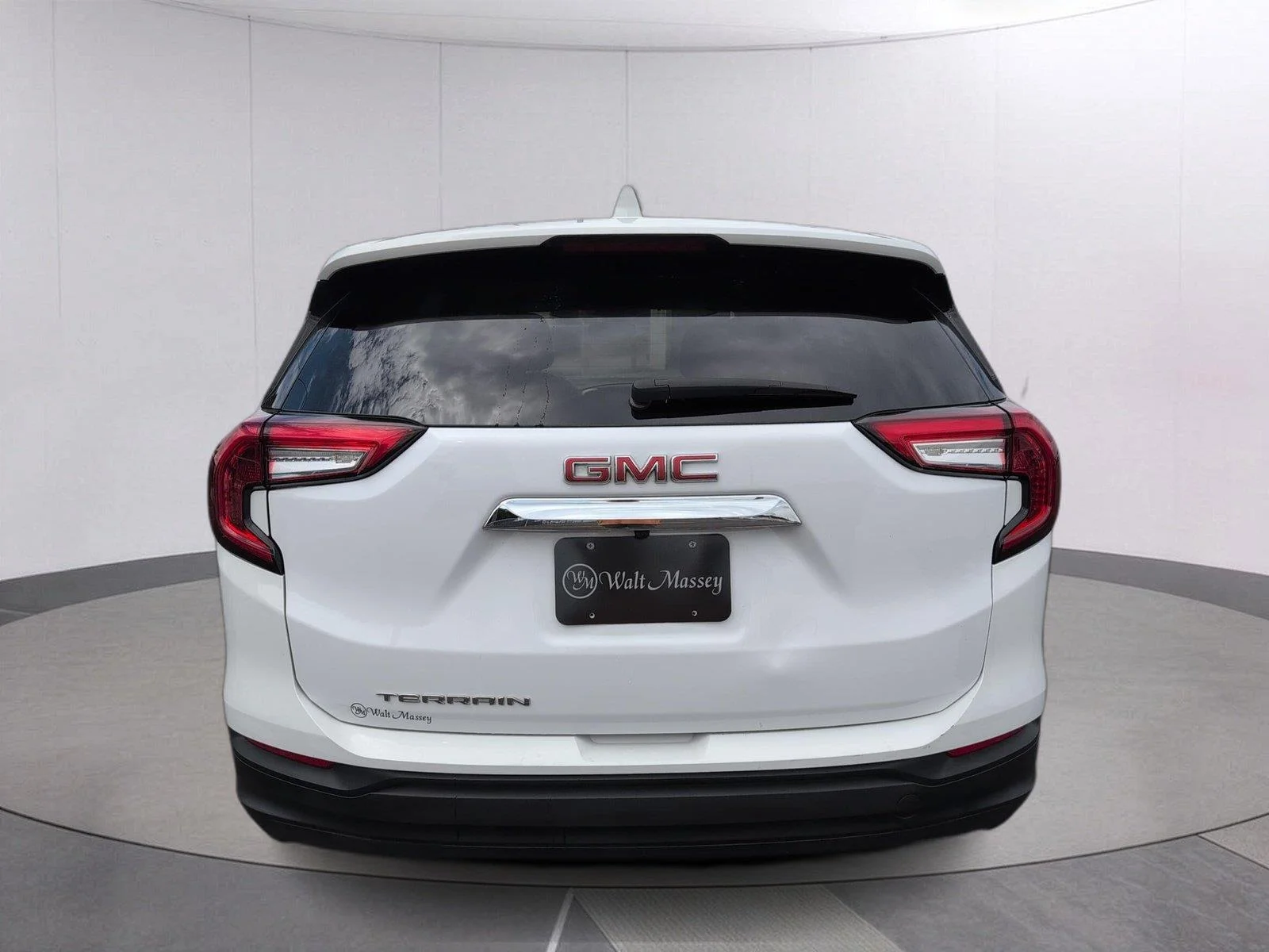 Used 2024 Summit White GMC SLE image 6