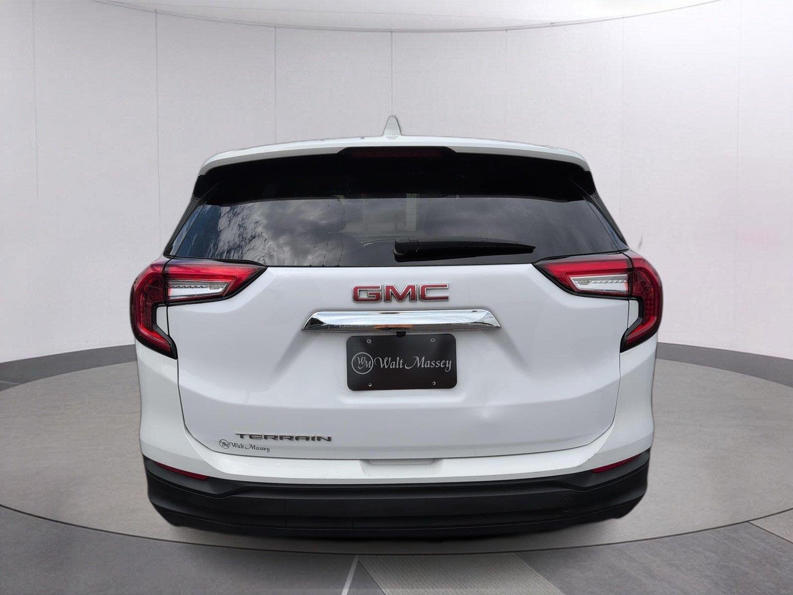 Used 2024 Summit White GMC SLE image 6