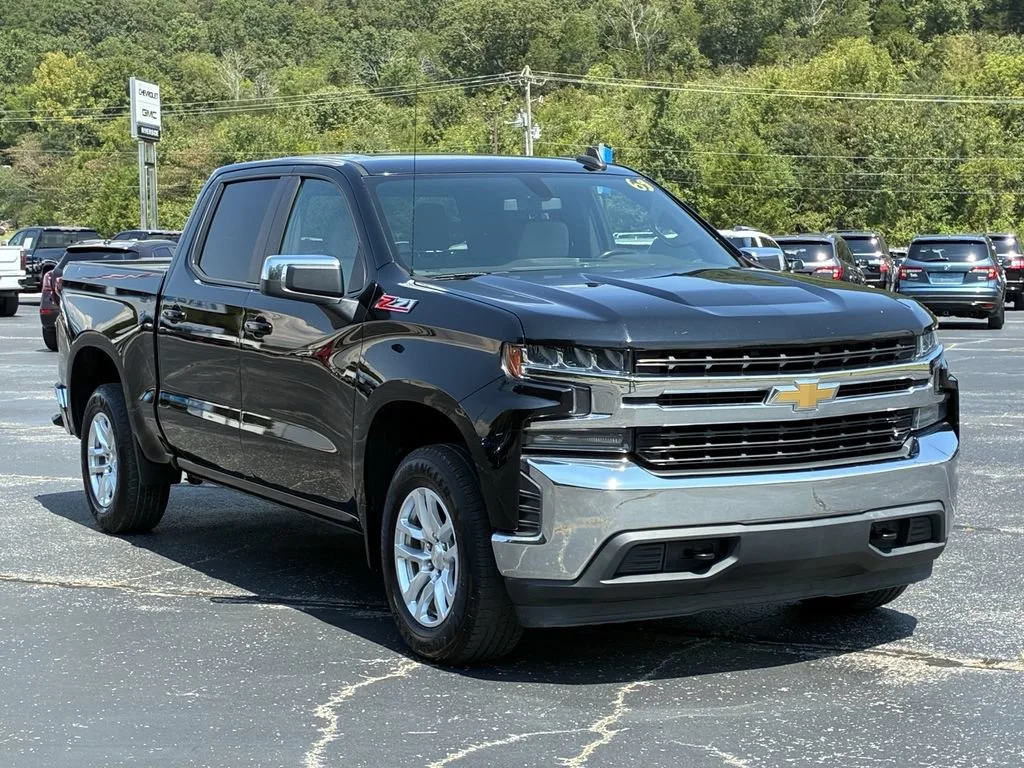 Used 2019 BLACK Chevrolet LT image 4