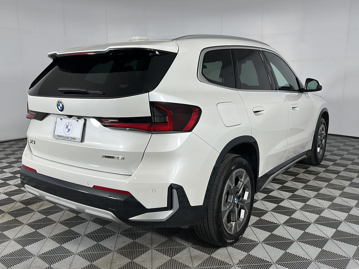 New 2026 Mineral White Metallic BMW xDrive28i image 31