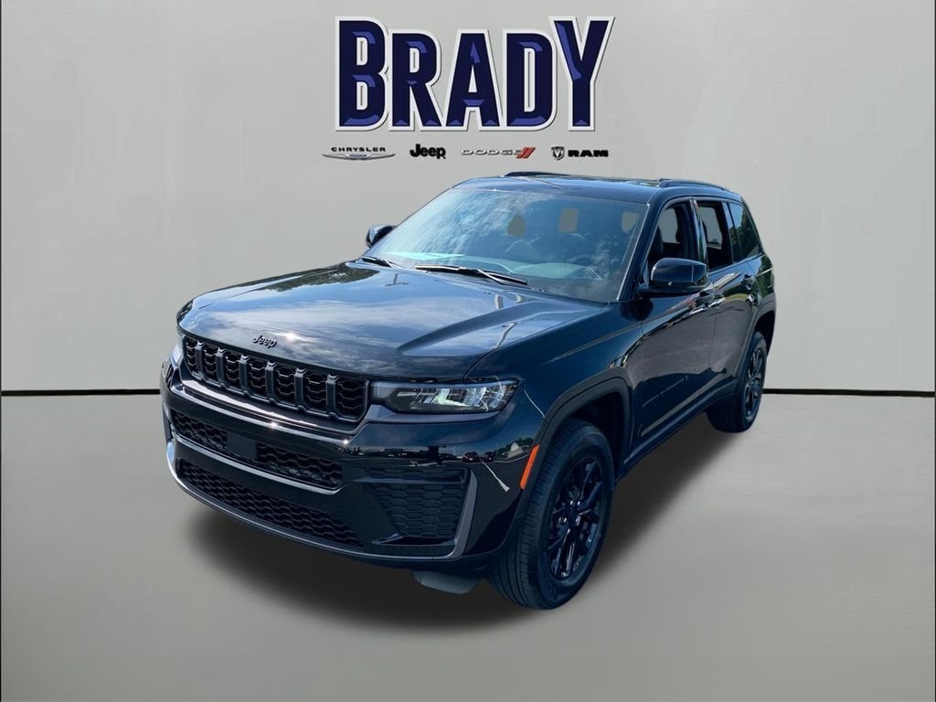 New 2026 Diamond Black Crystal Pearl-Coat Exterior Paint Jeep Laredo Altitude image 3