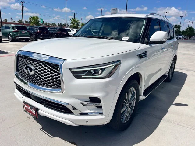 Used 2022 White INFINITI LUXE image 3